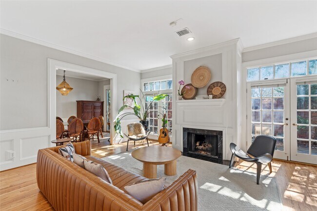 Building Photo - 6732 Vanderbilt St