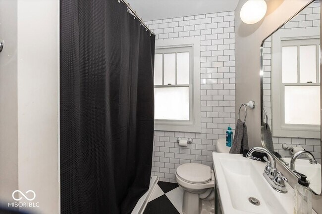 Building Photo - 6140 Winthrop Ave