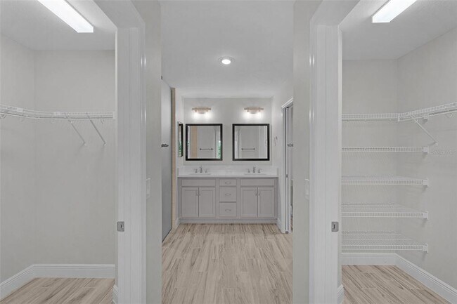 Building Photo - 6230 Dingman Wy