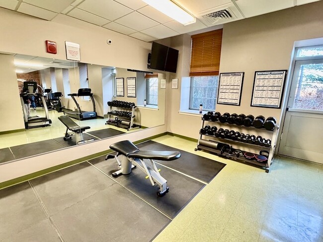 Building Photo - 35 Riverwalk Way