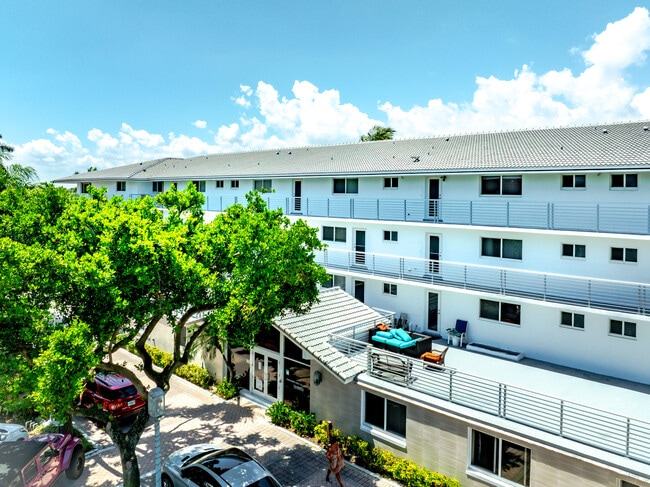 Building Photo - 1015 Spanish River Rd