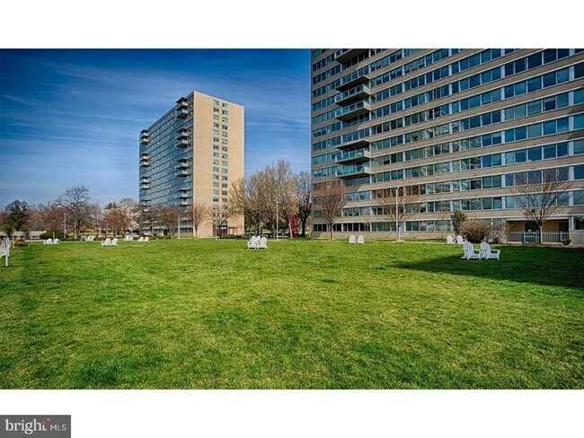 Building Photo - 2200 Benjamin Franklin PKWY Unit 2B-S0411
