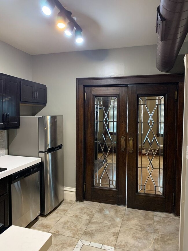 Building Photo - 827 S Braddock Ave