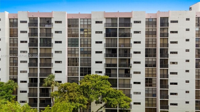 Building Photo - 17021 N Bay Rd