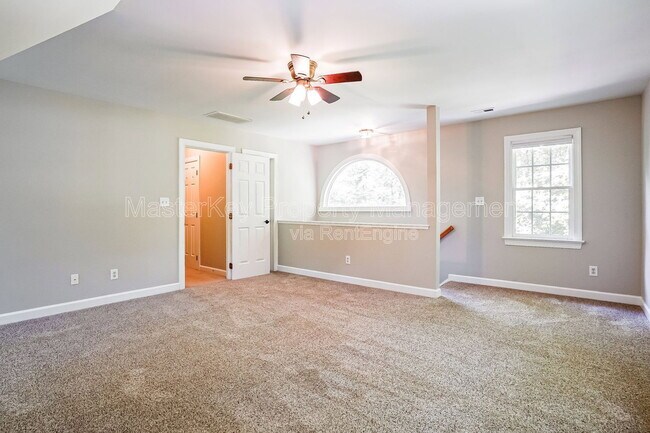 Building Photo - 2304 Knoll Ridge Ln