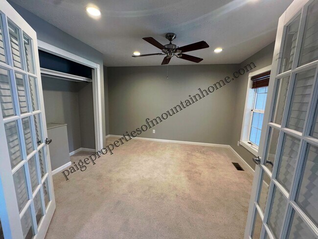 Building Photo - 4 Bed/2 Bath Home in Village Green