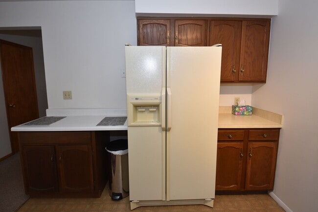 Building Photo - Mishawaka- 3 bedroom Country living near the Main Street Shopping and Edison Lakes business distr...