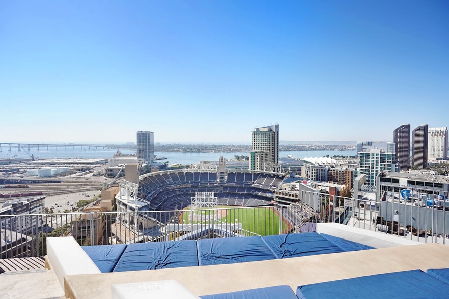 Building Photo - 321 10th Ave