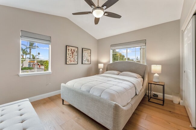 Building Photo - 200 Oak View Ln