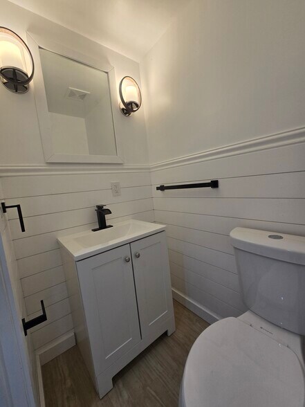 Building Photo - 619 Brill St