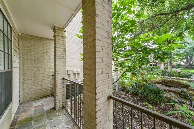 Building Photo - 2700 Revere St
