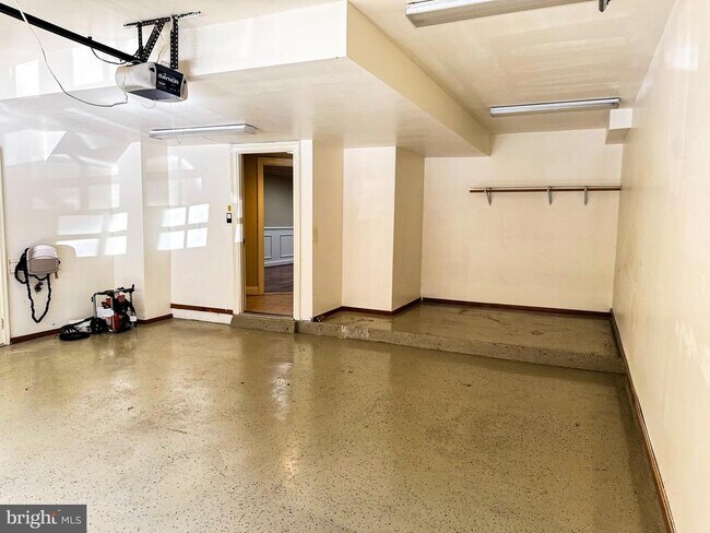 Building Photo - 6403 Velliety Ln