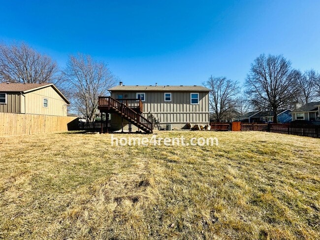 Building Photo - Beautiful, Split-Level Olathe Home w/ Stainless Steel Appliances and a Finished Basement!