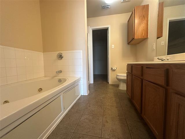 Building Photo - 2900 Windhaven Dr