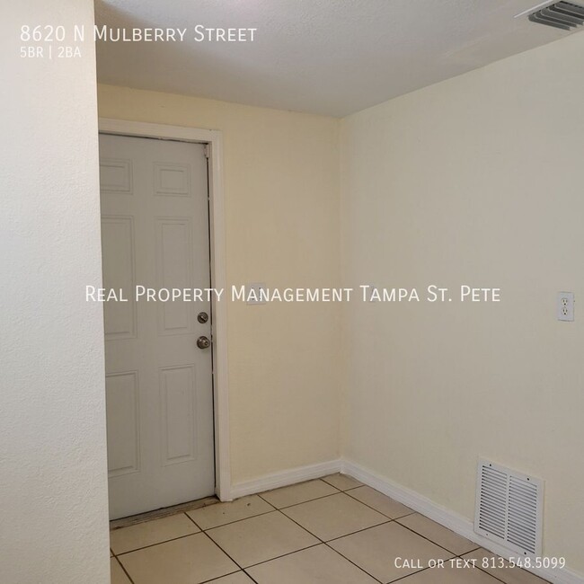 Building Photo - 8620 N Mulberry St