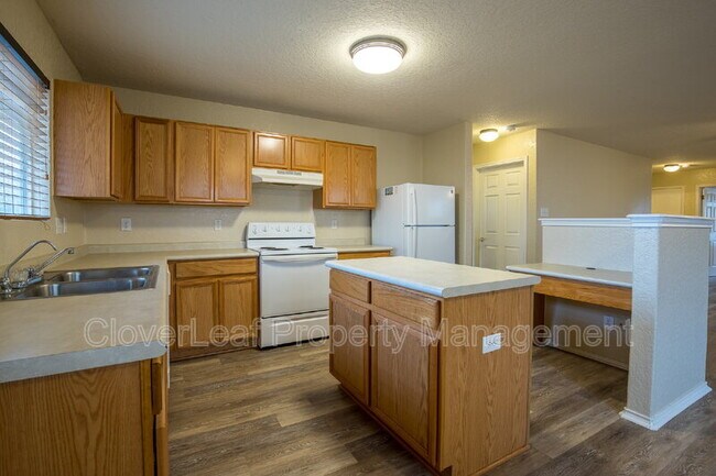 Building Photo - 8907 Laguna Falls