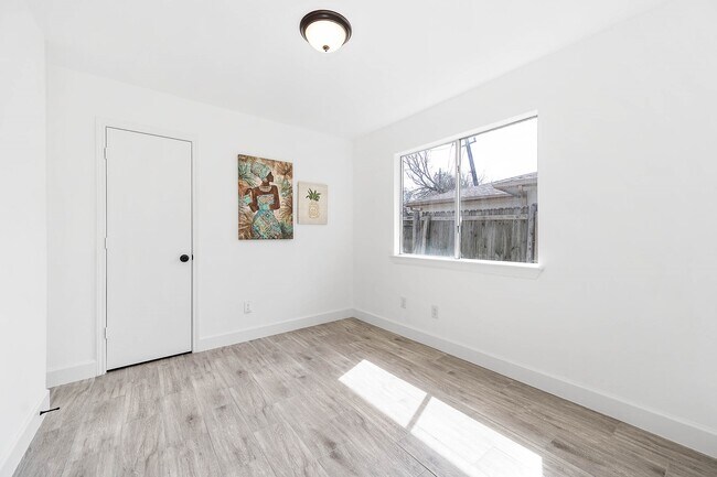 Building Photo - 5130 Riverwood Dr