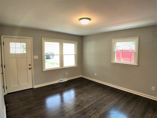 Building Photo - 317 Ellis St