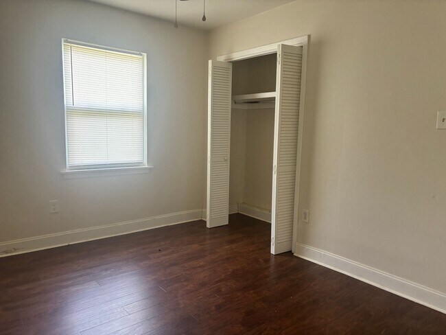 Building Photo - 120 Paso Cove