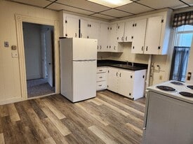Building Photo - 261 Elm St