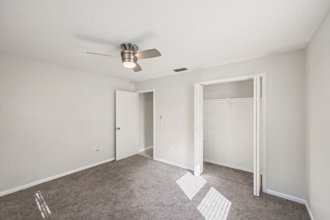 Building Photo - Pool Home