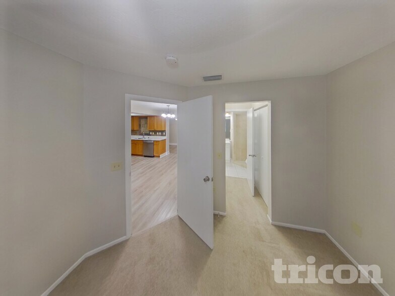 Building Photo - 1074 Deer Hollow Way