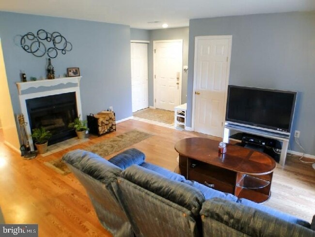 Building Photo - 393 Redbud Ct