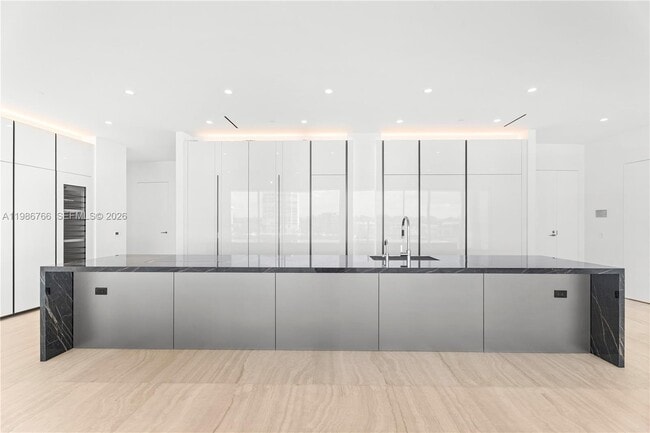 Building Photo - 5 Grove Isle Dr