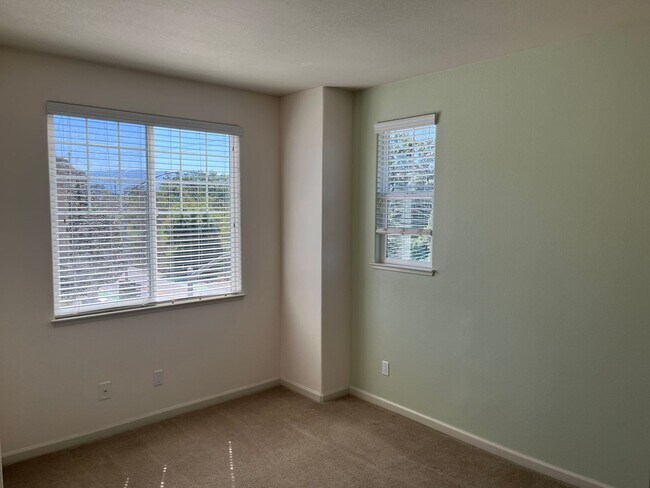 Building Photo - Stylish Willow Glen Townhome with Dual Master Suites, High Ceilings & Modern Upgrades!