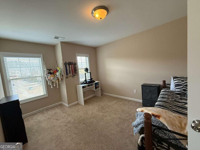 Building Photo - 1055 Hampton Oaks Dr