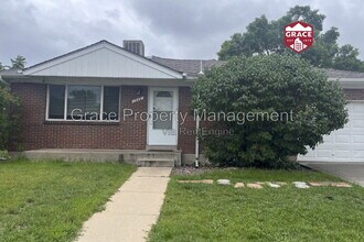 Building Photo - 1540 E 112th Pl