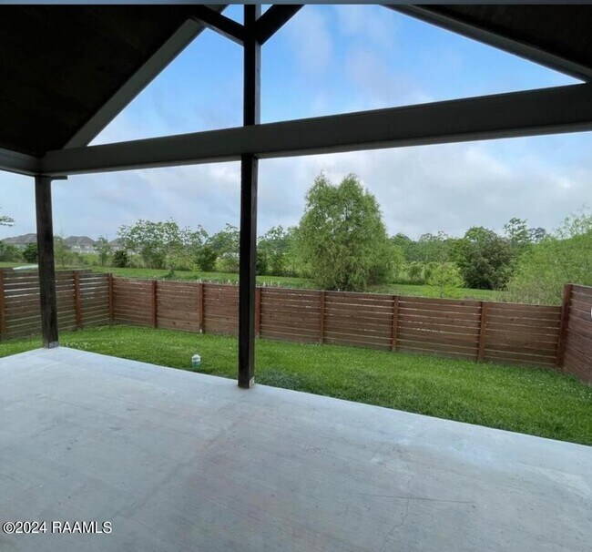 Building Photo - 917 W Broussard Rd