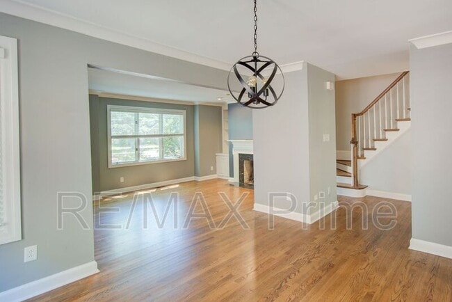 Building Photo - 1229 Llewellyn Ave