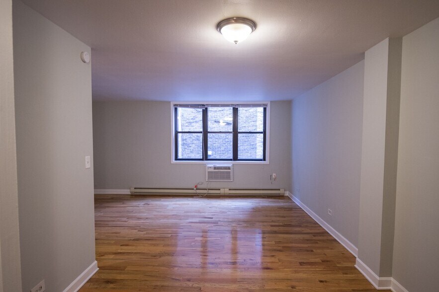 Building Photo - 1329 N Dearborn St