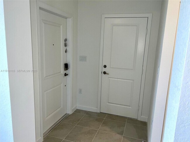 Building Photo - 2929 SE 23rd Ave