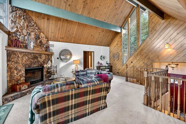 Building Photo - 26633 Thunderbird Dr