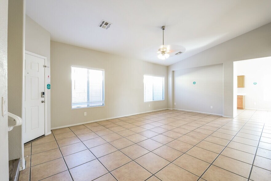 Building Photo - 3915 W Buckskin Trail