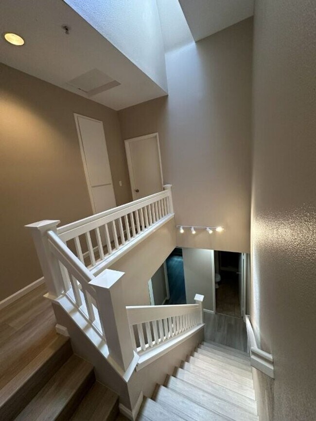 Building Photo - Nor Cal Realty Inc, 3 bedroom 3 bath townhouse with 2 car garage