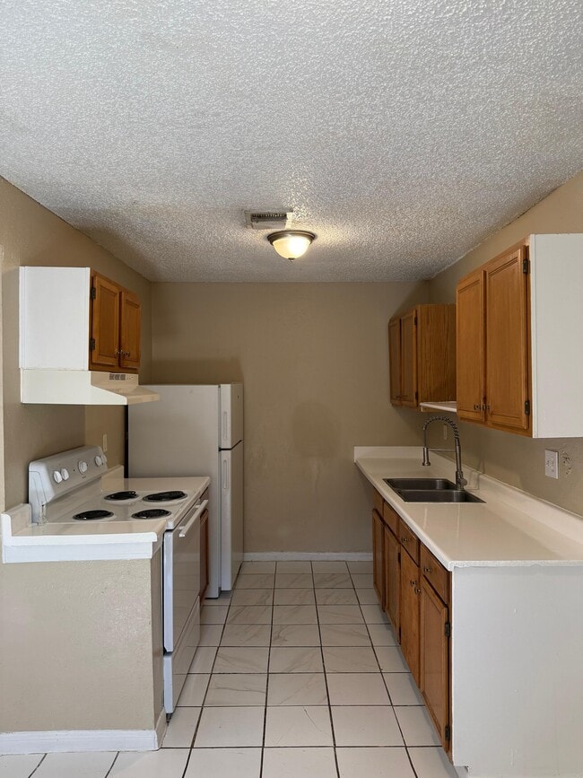 Building Photo - 7724 Winsford Dr