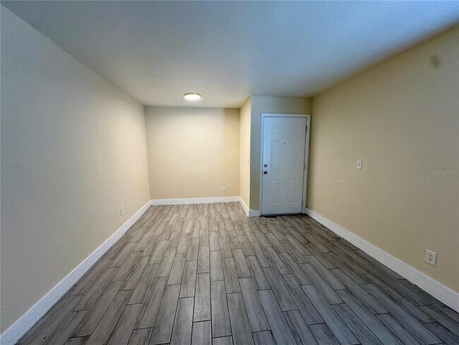 Building Photo - 305 W Grant St