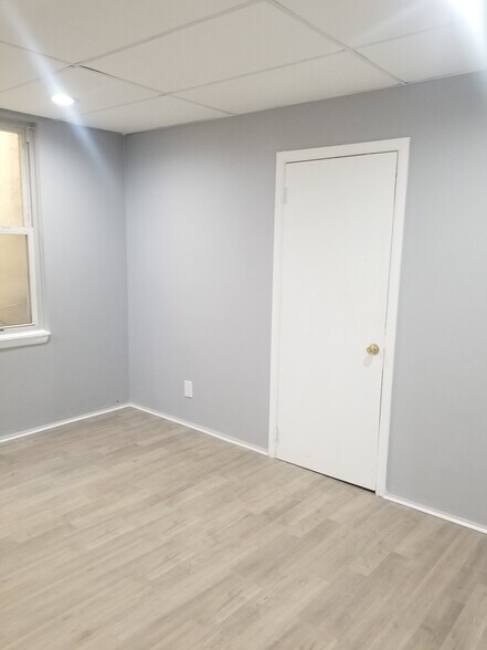 Building Photo - 76 Victory Blvd