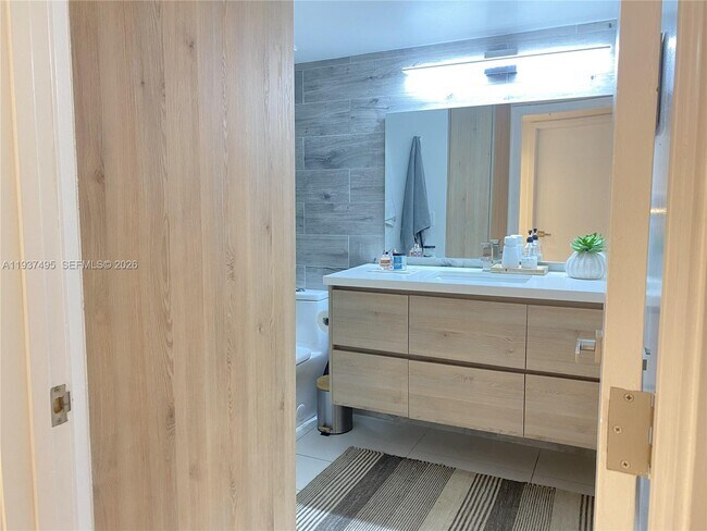 Building Photo - 620 SW 111th Ave