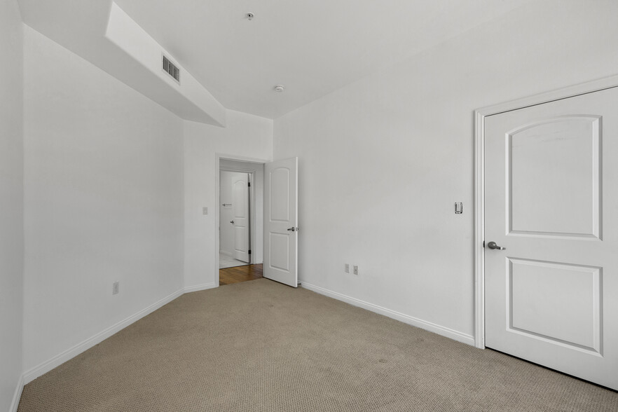 Building Photo - 3750 Santa Rosalia Dr