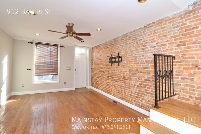 Building Photo - 2 Bedroom Rowhome w/ Rooftop Deck!