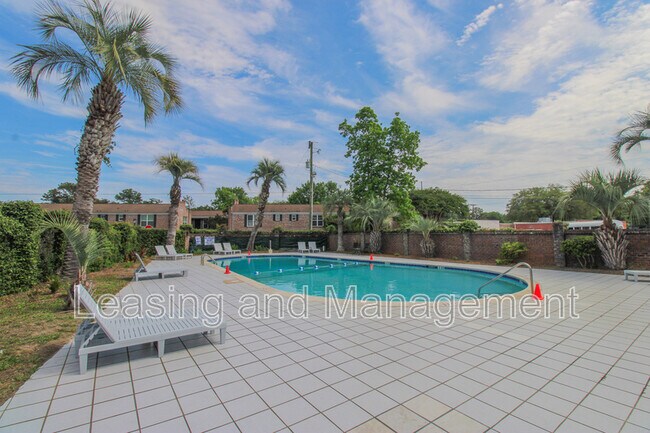Primary Photo - 867 Colony Dr