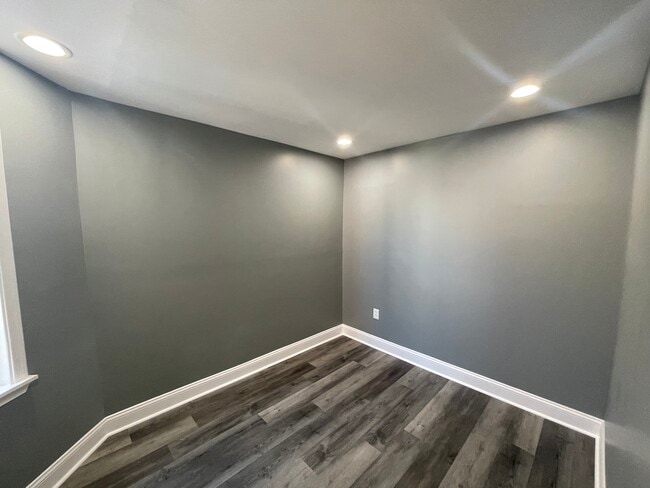 Building Photo - 1611 S Yewdall St