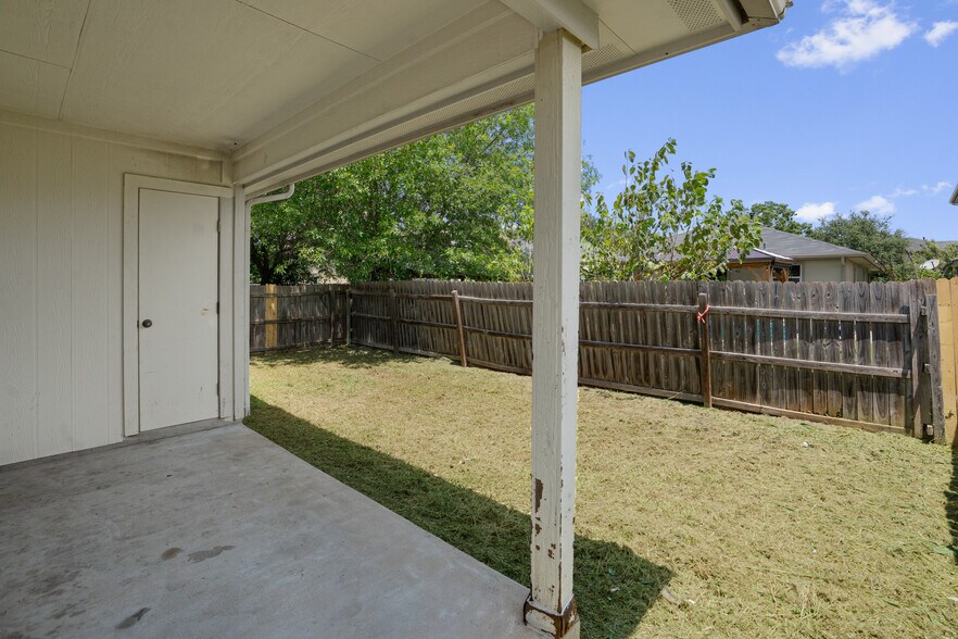 Building Photo - 16512 Trevin Cv