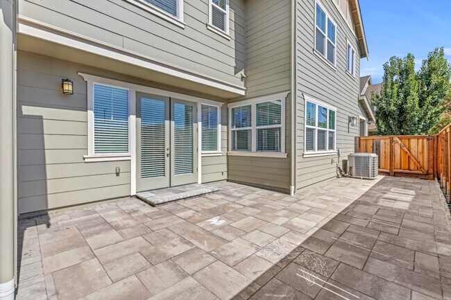 Building Photo - 118 Banano Ln