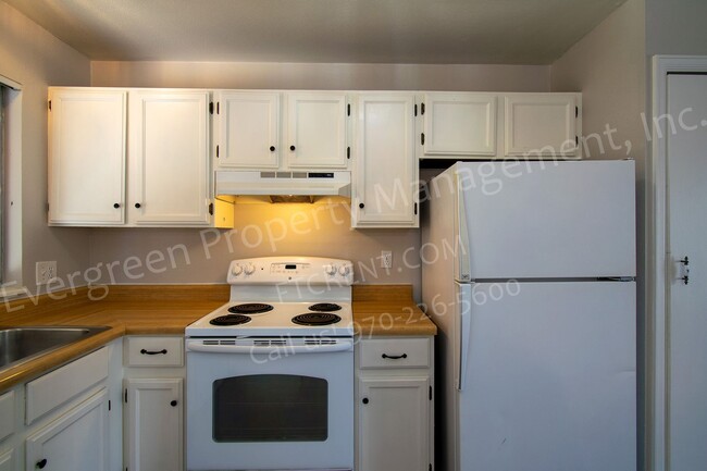 Building Photo - Charming 3 Bedroom House in a Great Location!