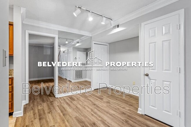 Building Photo - 102 Wafco Ln